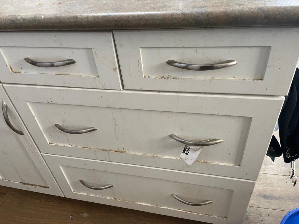 365 Commercial Cleaning Saskatoon – Gallery Before comparison of professional residential cleaning services in saskatoon